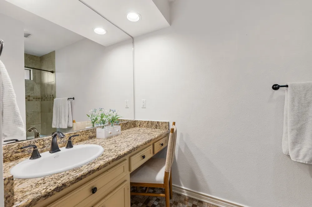 622 Robin Dale Drive Lakeway, TX 78734