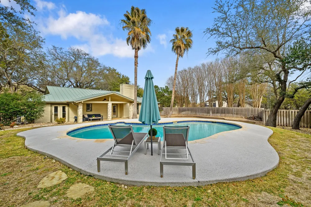 622 Robin Dale Drive Lakeway, TX 78734