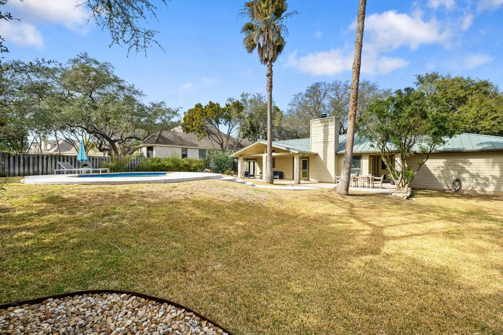 622 Robin Dale Drive Lakeway, TX 78734