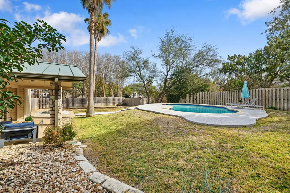 622 Robin Dale Drive Lakeway, TX 78734