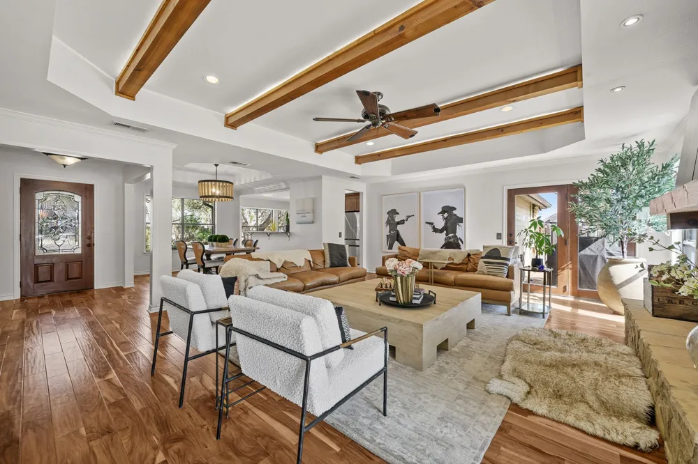 622 Robin Dale Drive Lakeway, TX 78734
