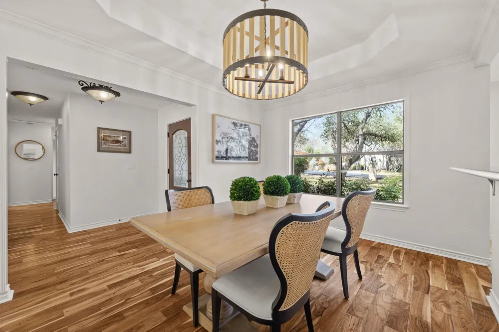 622 Robin Dale Drive Lakeway, TX 78734