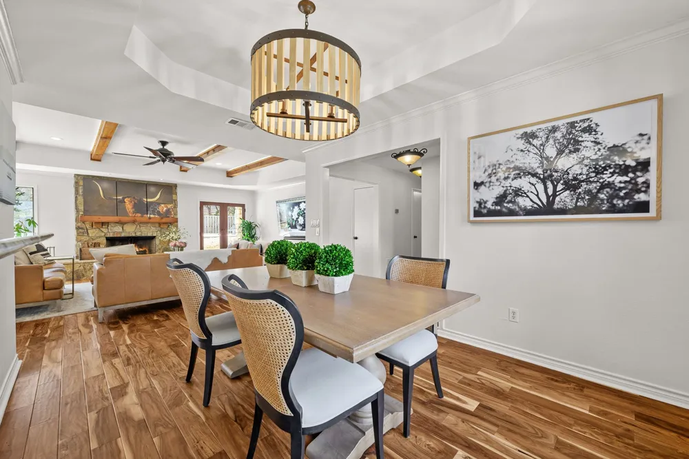 622 Robin Dale Drive Lakeway, TX 78734
