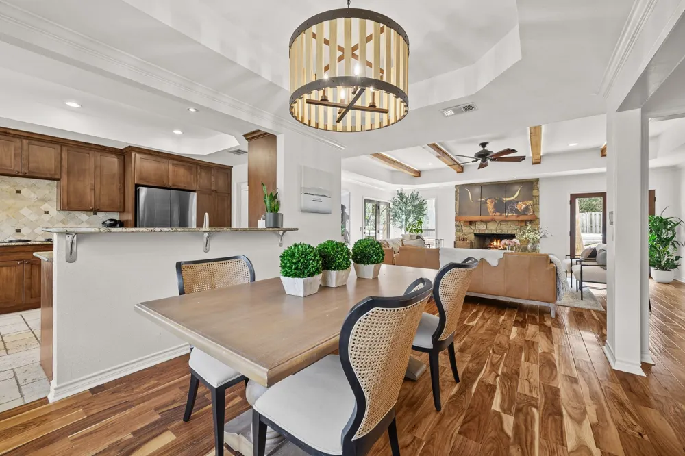 622 Robin Dale Drive Lakeway, TX 78734