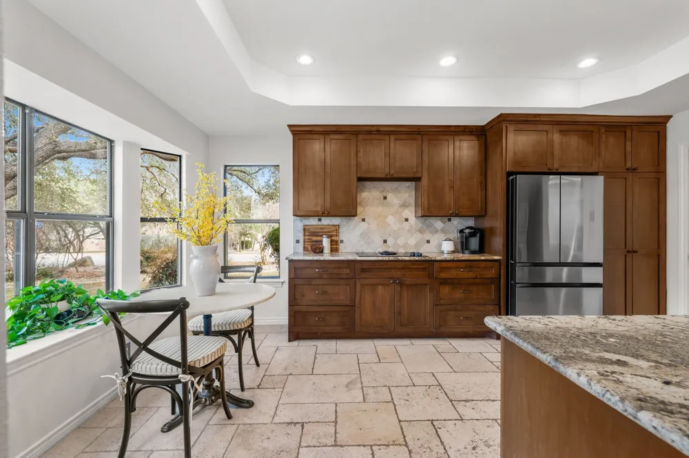 622 Robin Dale Drive Lakeway, TX 78734