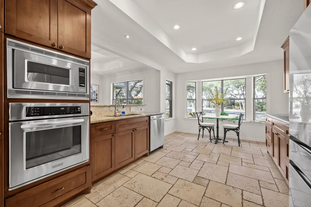 622 Robin Dale Drive Lakeway, TX 78734