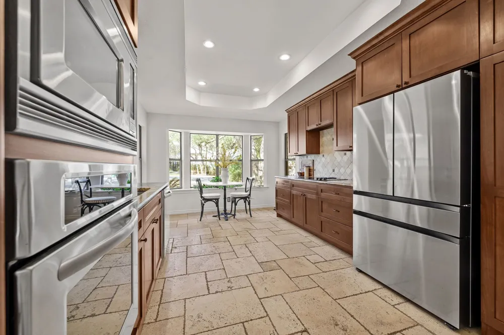 622 Robin Dale Drive Lakeway, TX 78734