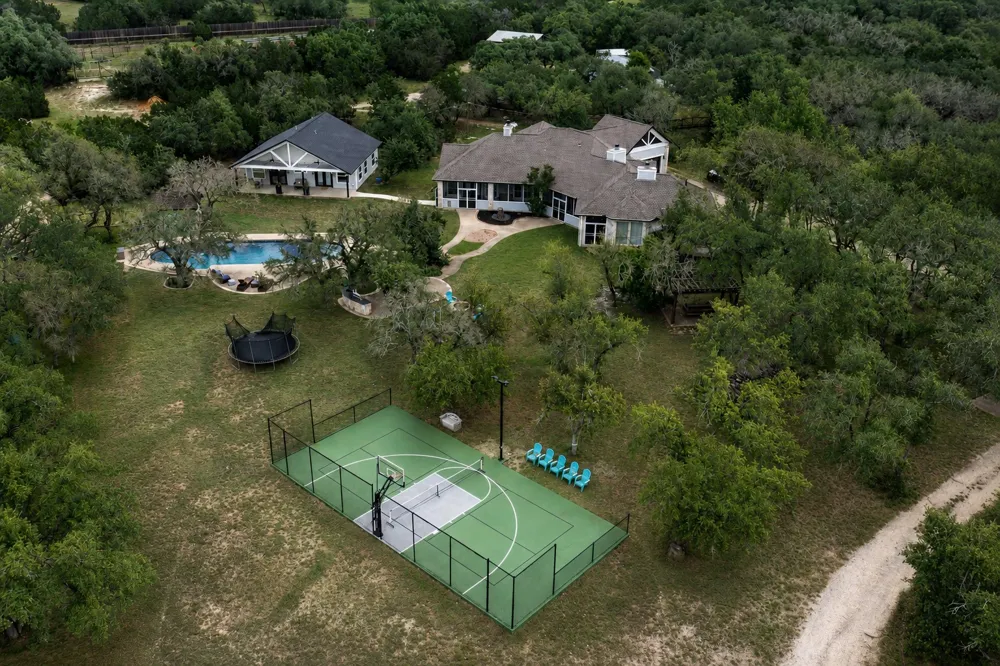 101 Sundance Trail Dripping Springs, TX 78620