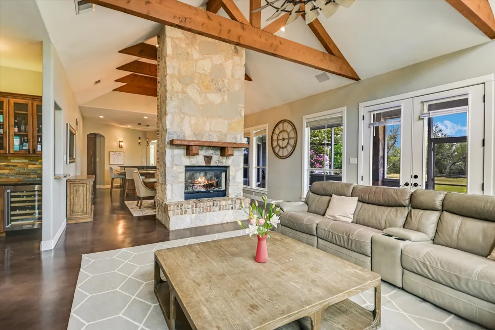 101 Sundance Trail Dripping Springs, TX 78620