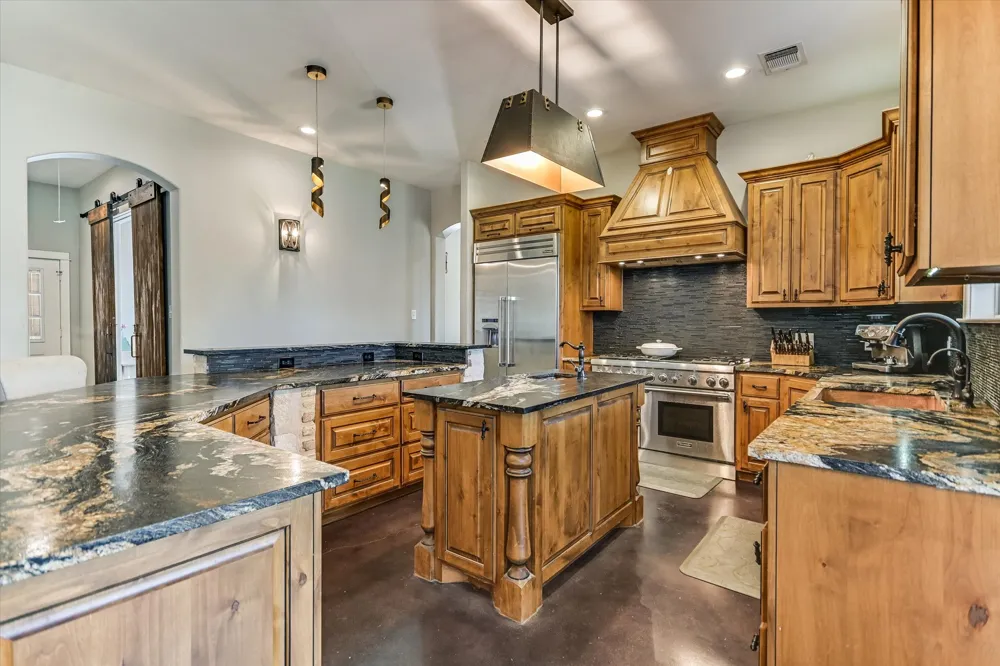 101 Sundance Trail Dripping Springs, TX 78620