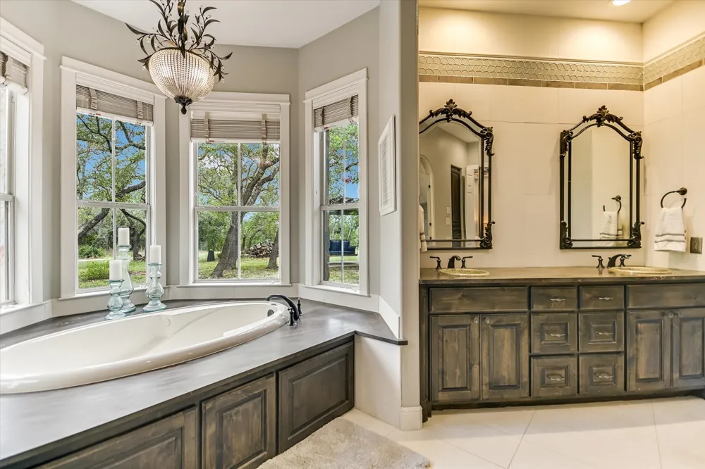 101 Sundance Trail Dripping Springs, TX 78620