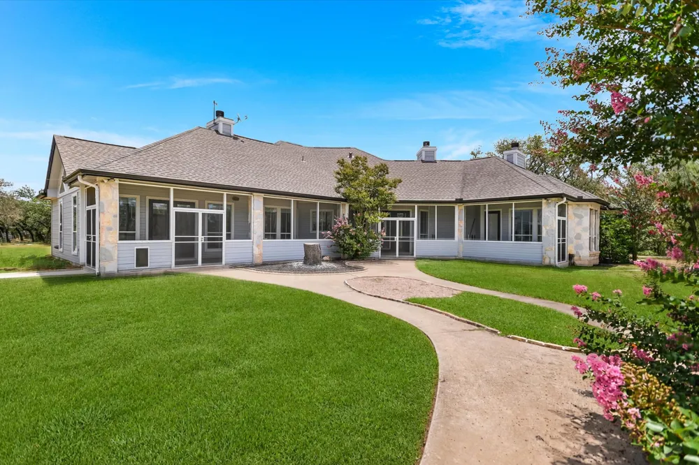 101 Sundance Trail Dripping Springs, TX 78620