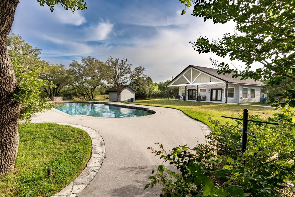 101 Sundance Trail Dripping Springs, TX 78620