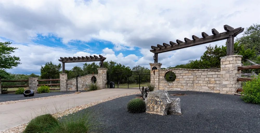 101 Sundance Trail Dripping Springs, TX 78620