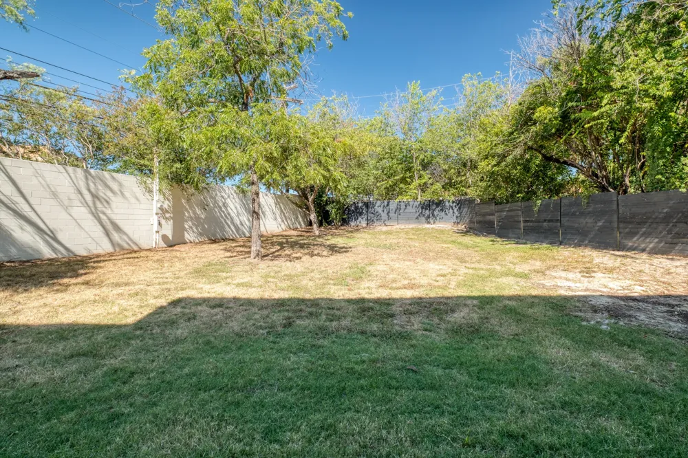 5700 LOUISE LANE Austin, TX 78757