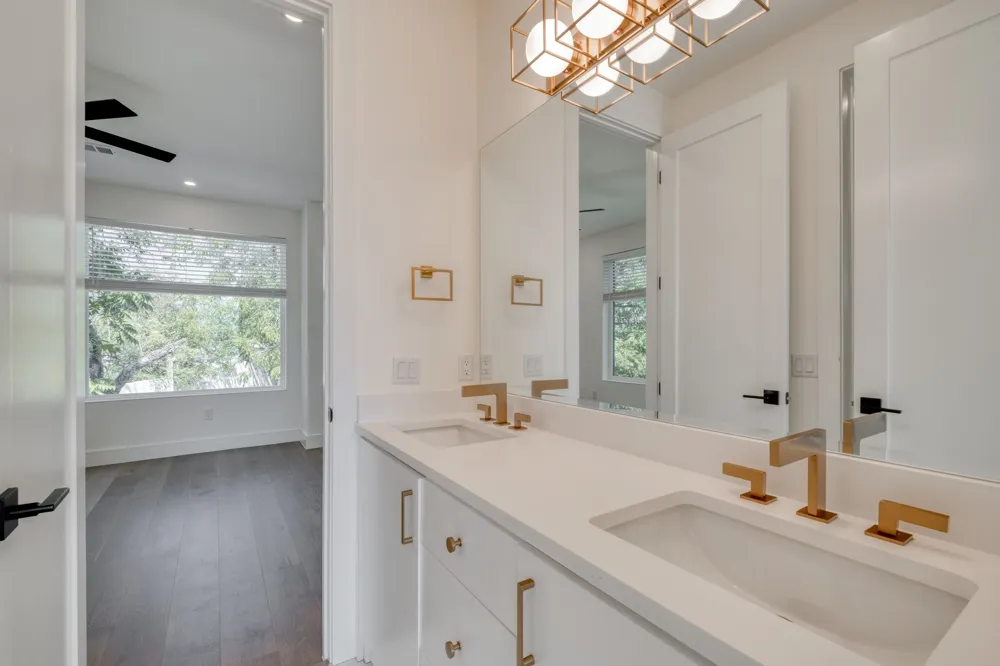 5700 LOUISE LANE Austin, TX 78757