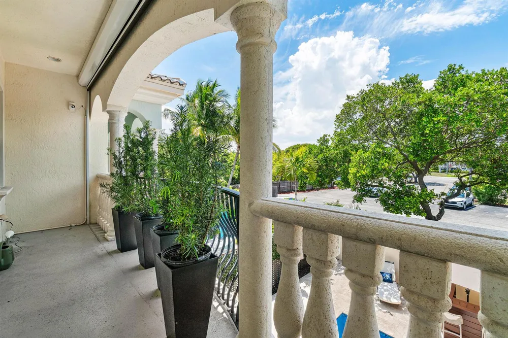 605 Avenue H Delray Beach, FL 33483