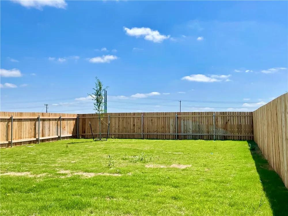118 Canley Loop Hutto, TX 78634