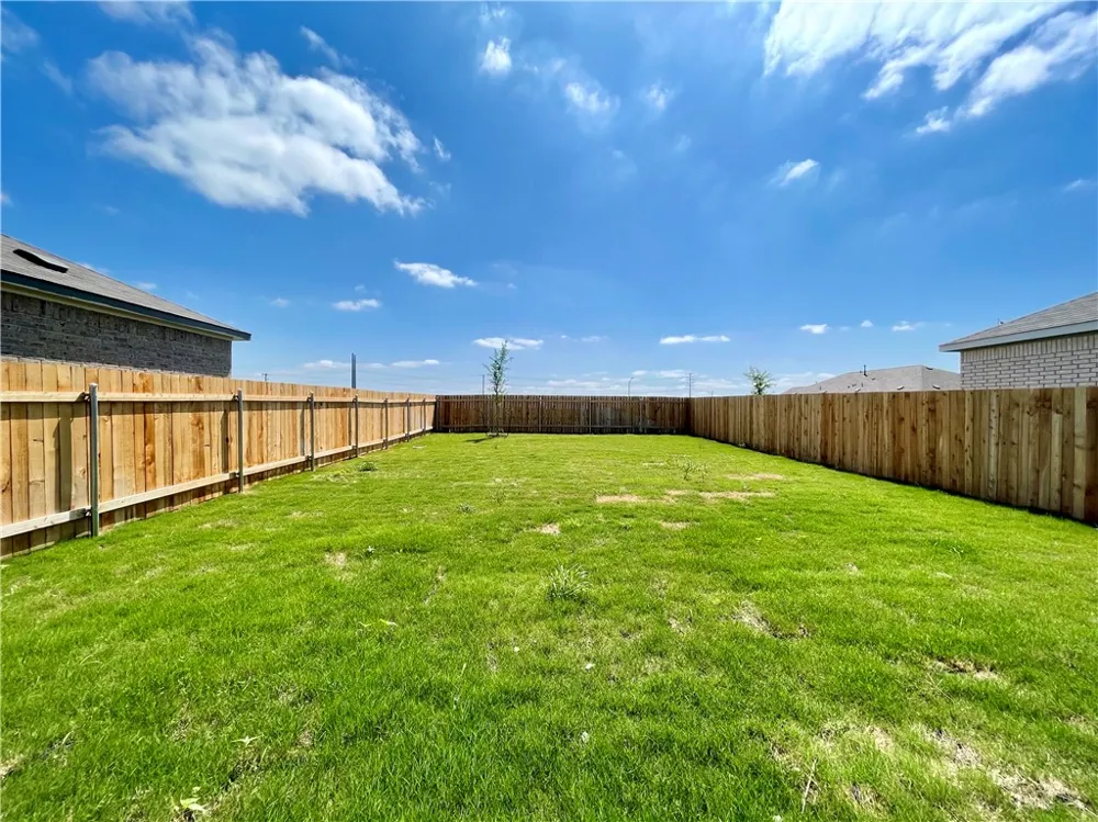 118 Canley Loop Hutto, TX 78634