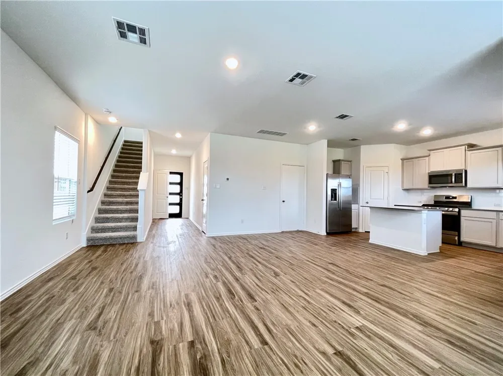 118 Canley Loop Hutto, TX 78634