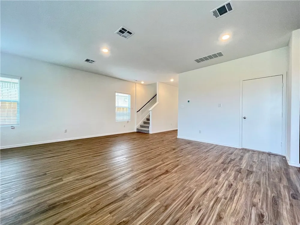 118 Canley Loop Hutto, TX 78634