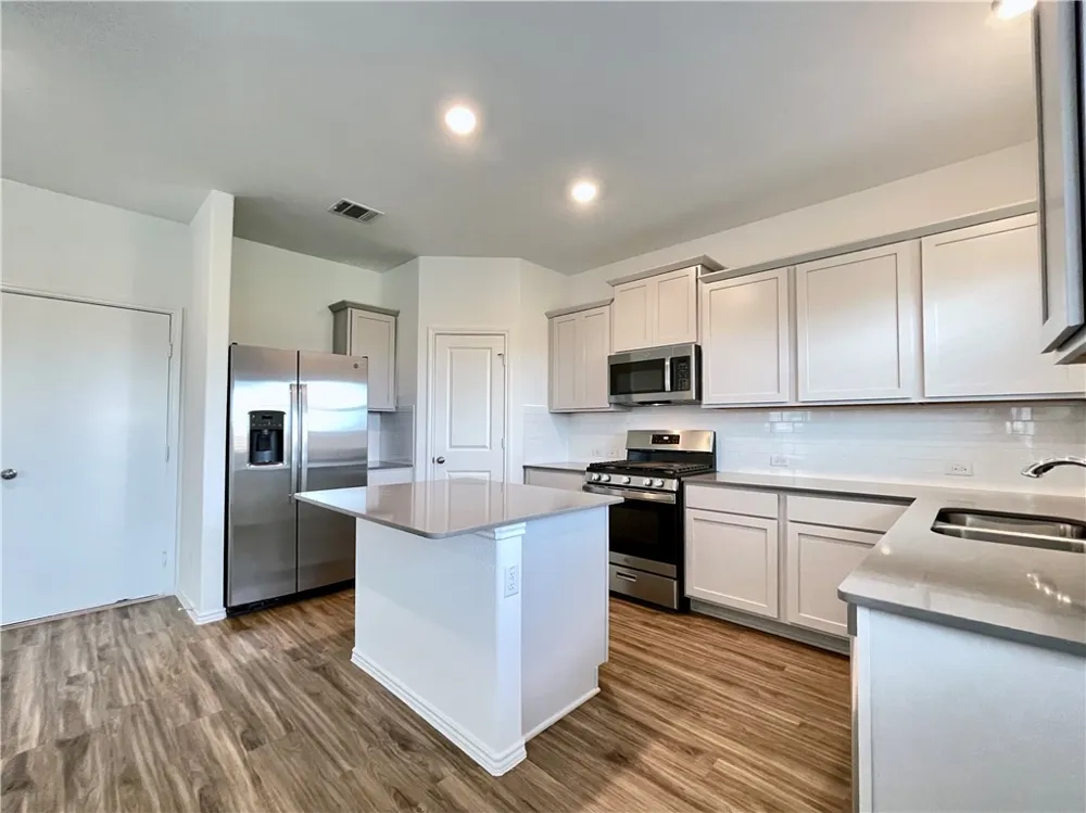 118 Canley Loop Hutto, TX 78634