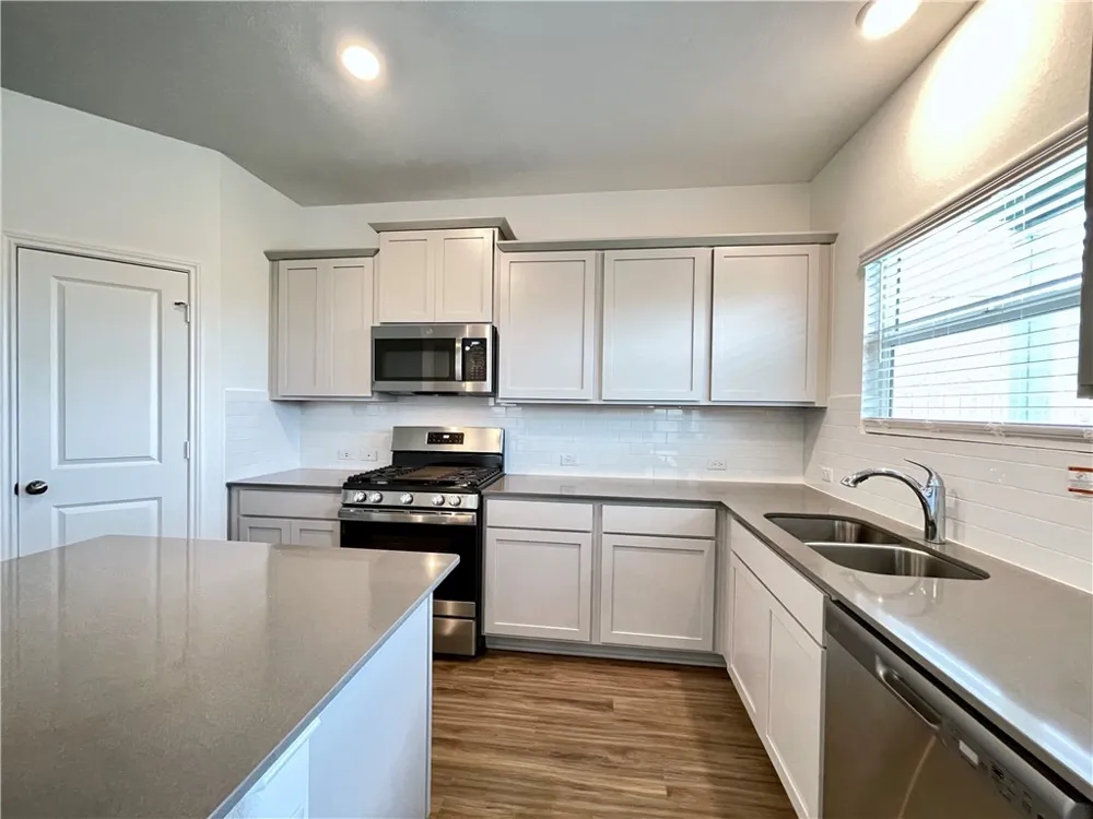 118 Canley Loop Hutto, TX 78634
