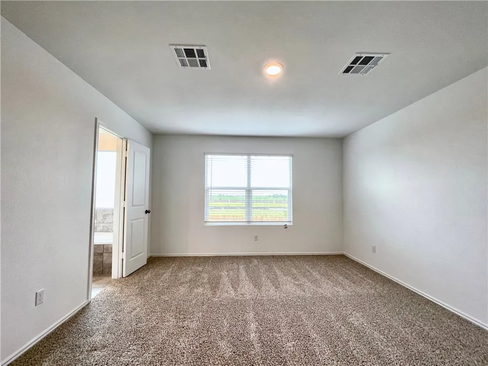 118 Canley Loop Hutto, TX 78634