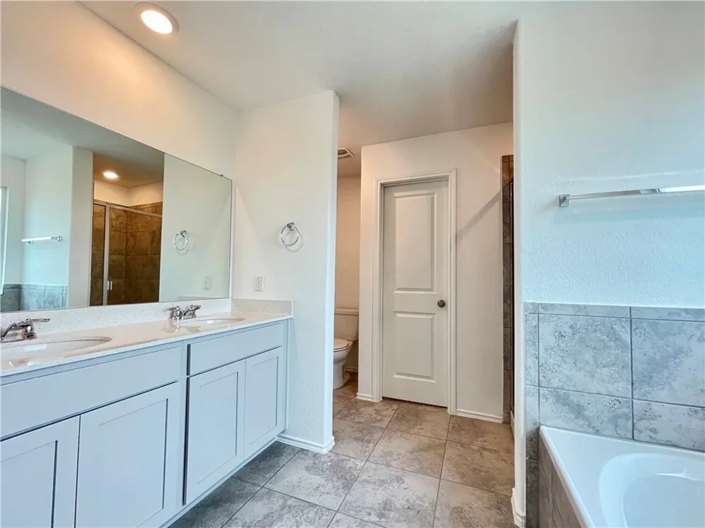 118 Canley Loop Hutto, TX 78634