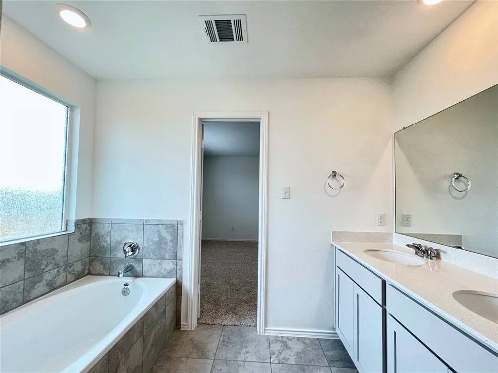 118 Canley Loop Hutto, TX 78634