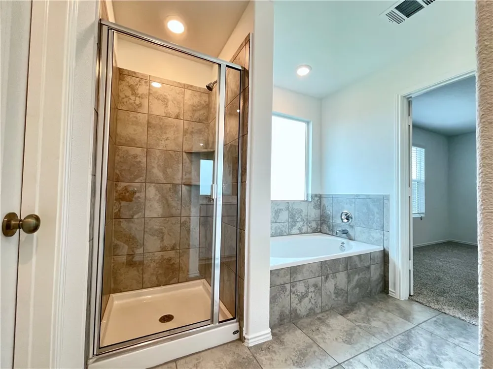 118 Canley Loop Hutto, TX 78634