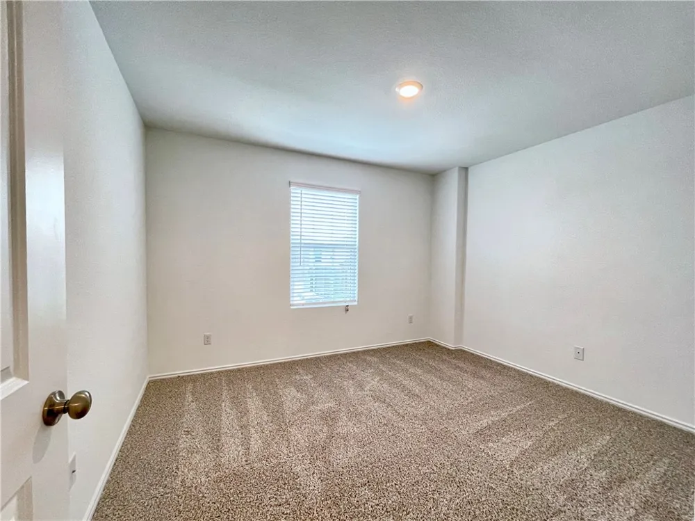 118 Canley Loop Hutto, TX 78634