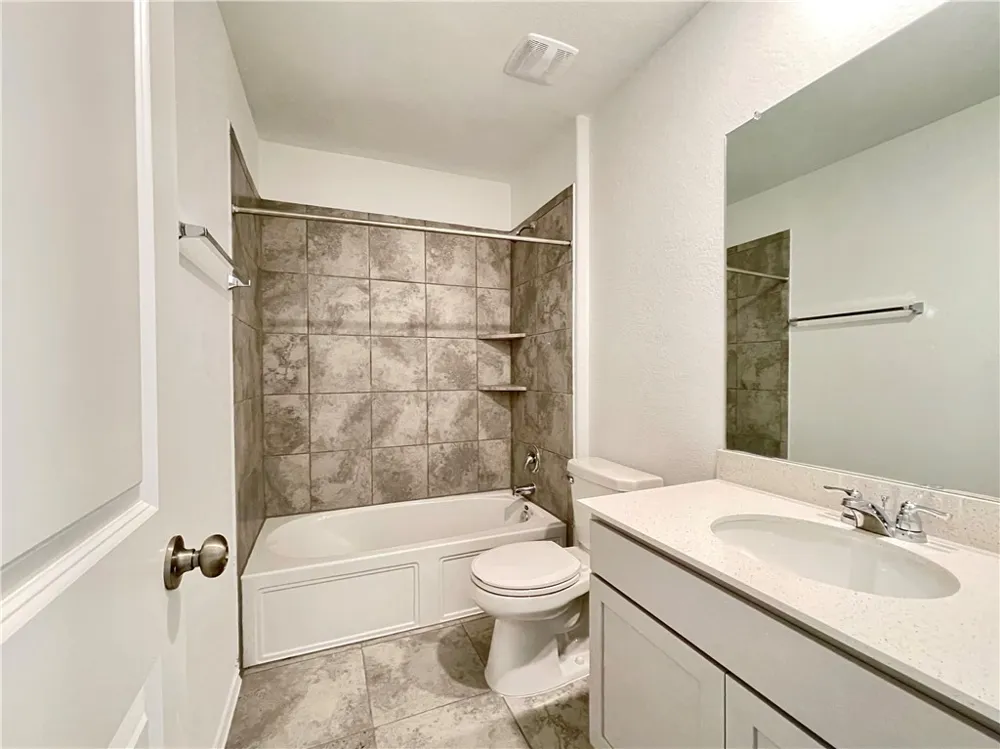 118 Canley Loop Hutto, TX 78634