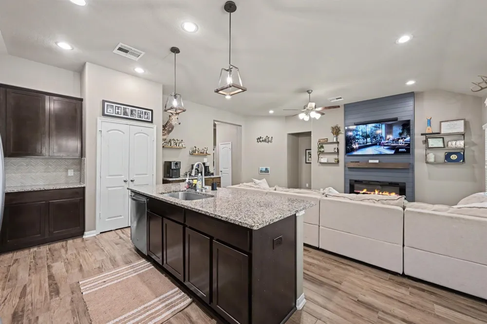 13258 Ridgeview Willis, TX 77318
