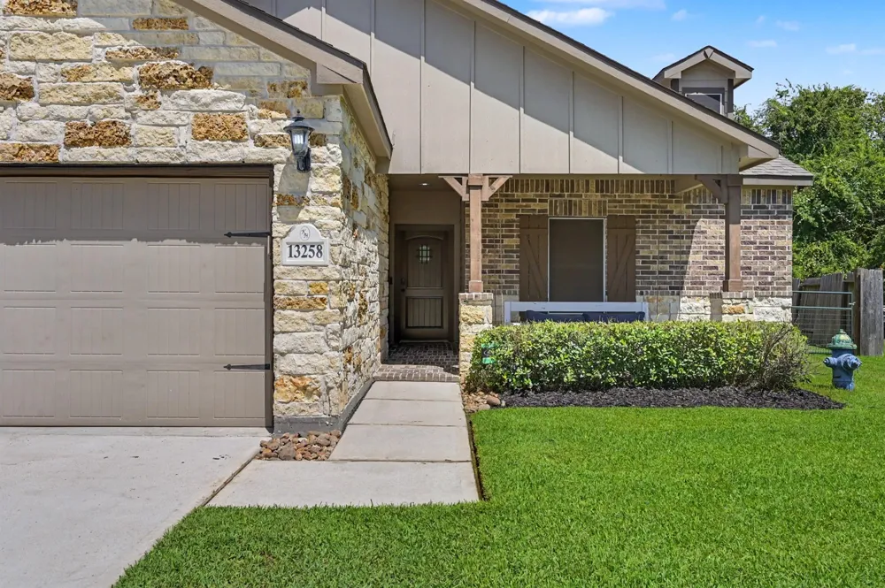 13258 Ridgeview Willis, TX 77318