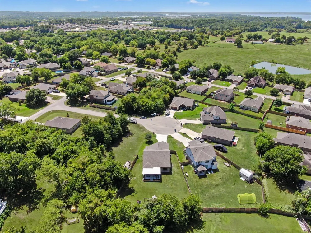13258 Ridgeview Willis, TX 77318