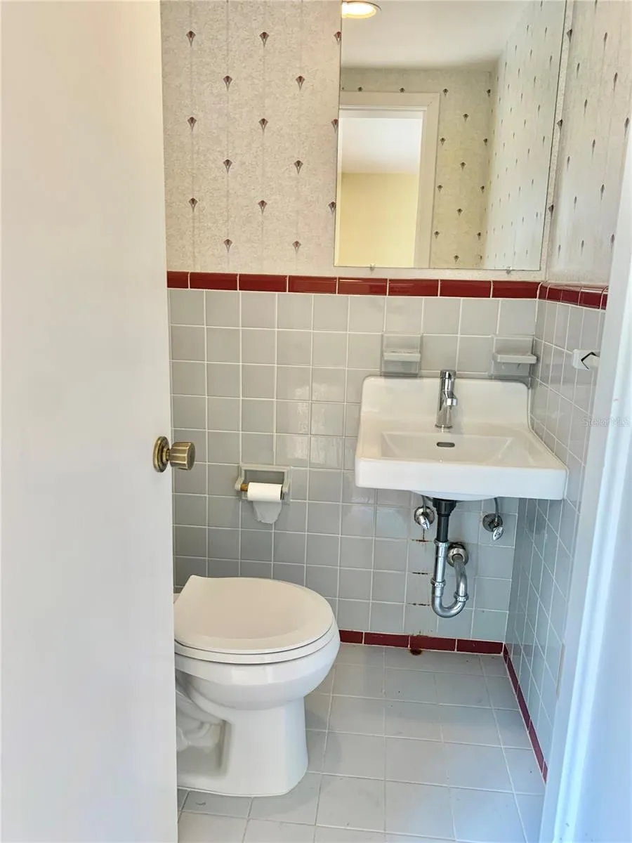 2238 NW 16TH AVENUE Gainesville, FL 32605