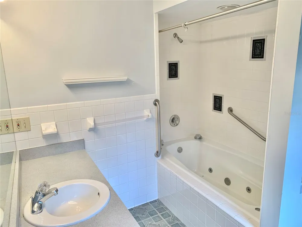 2238 NW 16TH AVENUE Gainesville, FL 32605