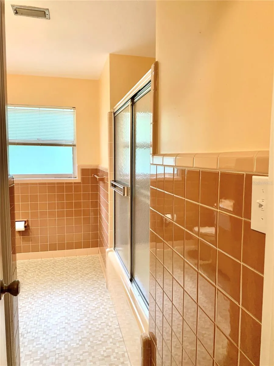 2238 NW 16TH AVENUE Gainesville, FL 32605