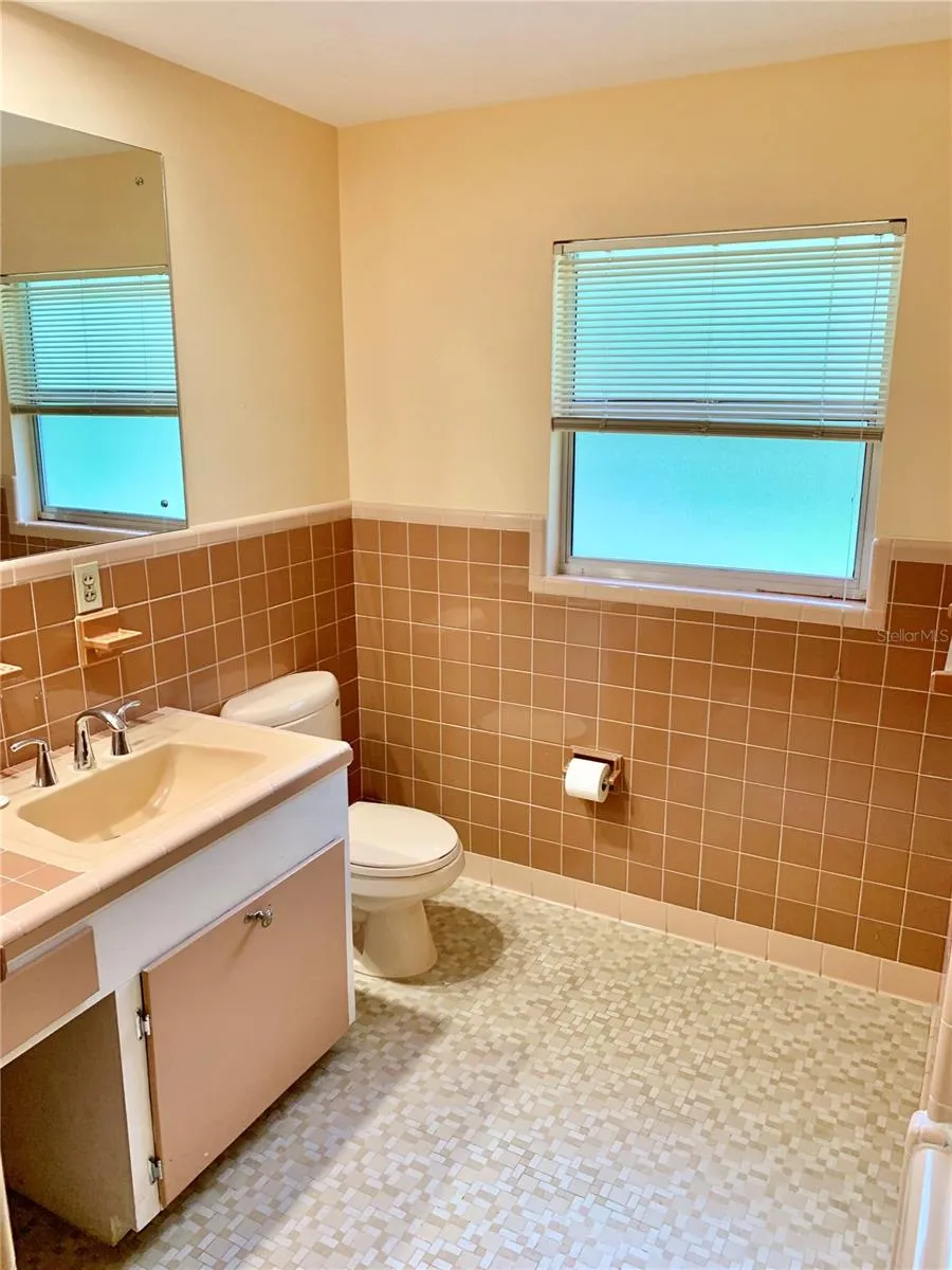 2238 NW 16TH AVENUE Gainesville, FL 32605