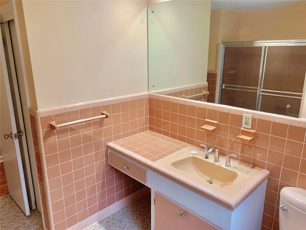 2238 NW 16TH AVENUE Gainesville, FL 32605