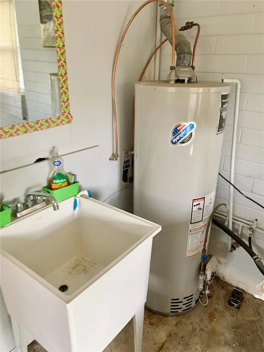 2238 NW 16TH AVENUE Gainesville, FL 32605