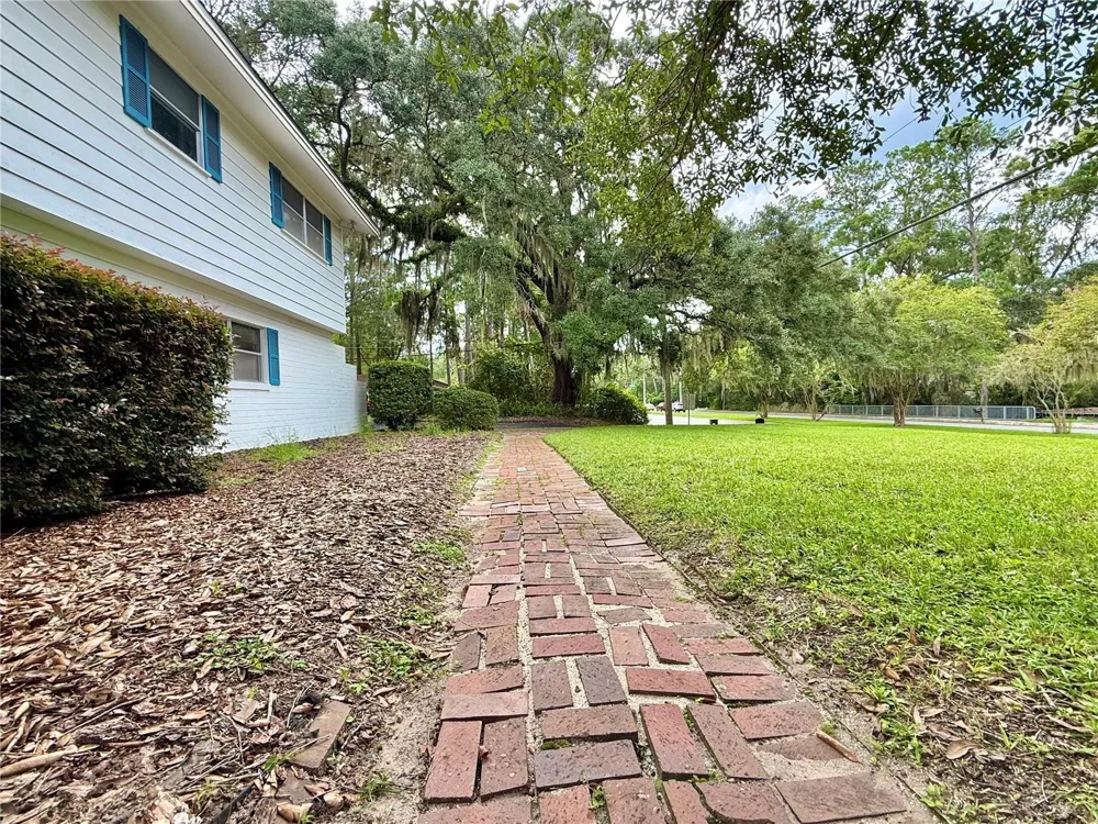 2238 NW 16TH AVENUE Gainesville, FL 32605