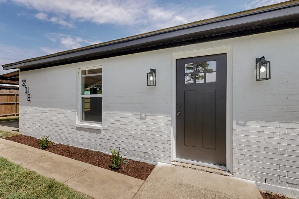 208 Ponderosa Lane Burleson, TX 76028