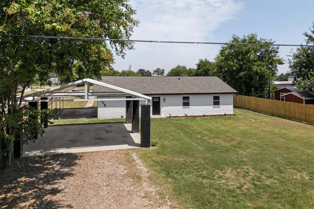 208 Ponderosa Lane Burleson, TX 76028