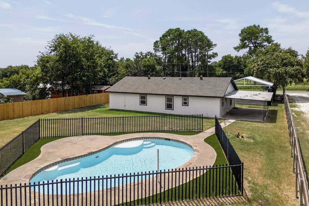 208 Ponderosa Lane Burleson, TX 76028
