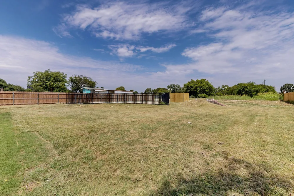208 Ponderosa Lane Burleson, TX 76028