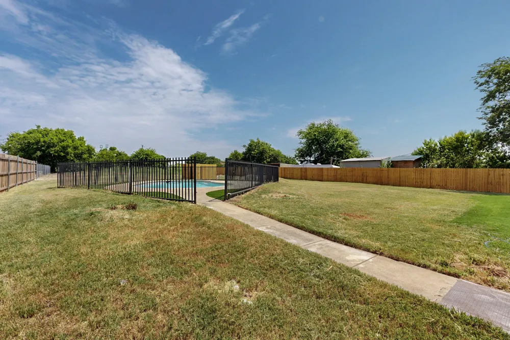 208 Ponderosa Lane Burleson, TX 76028