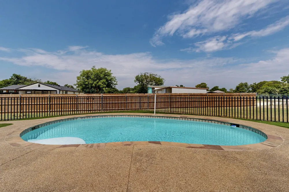 208 Ponderosa Lane Burleson, TX 76028