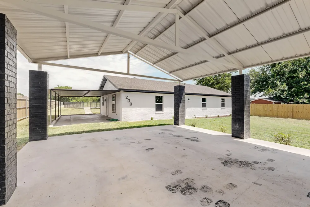 208 Ponderosa Lane Burleson, TX 76028